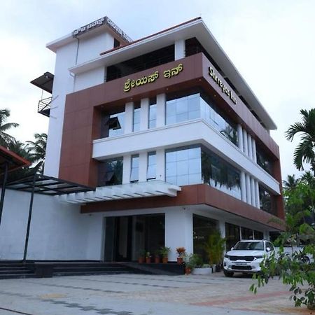 Shrreyas Inn Boarding & Lodging 昆达普拉 外观 照片