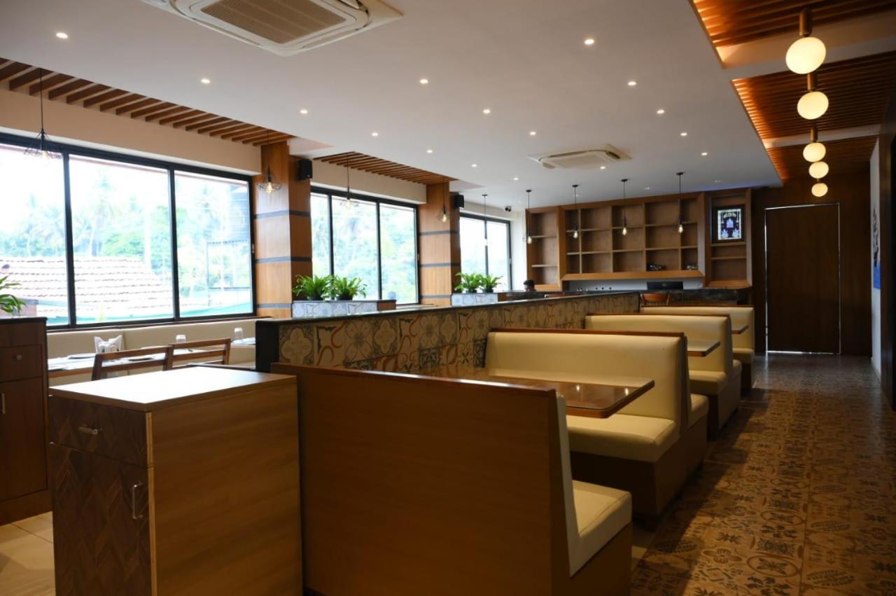 Shrreyas Inn Boarding & Lodging 昆达普拉 外观 照片