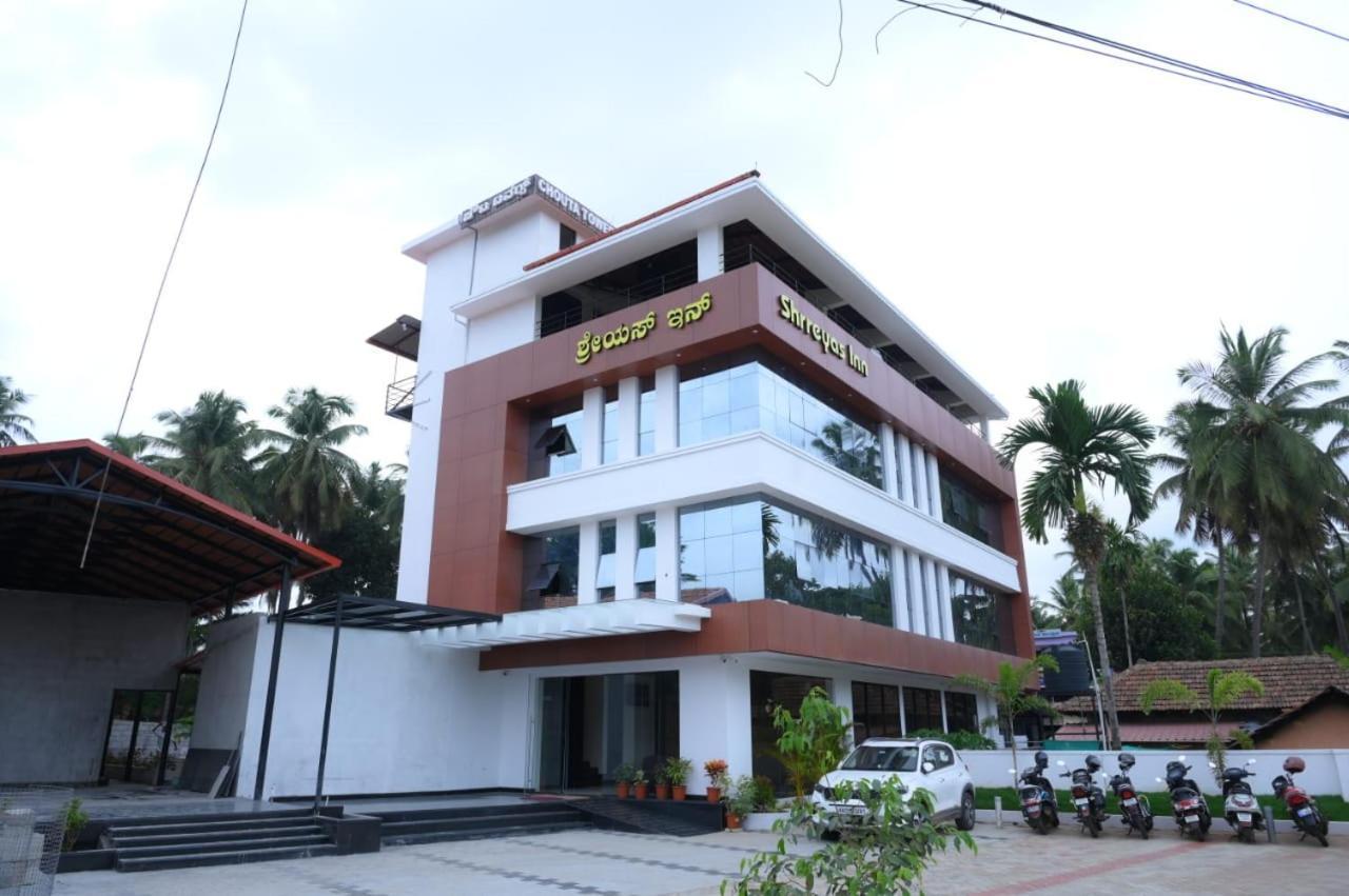 Shrreyas Inn Boarding & Lodging 昆达普拉 外观 照片