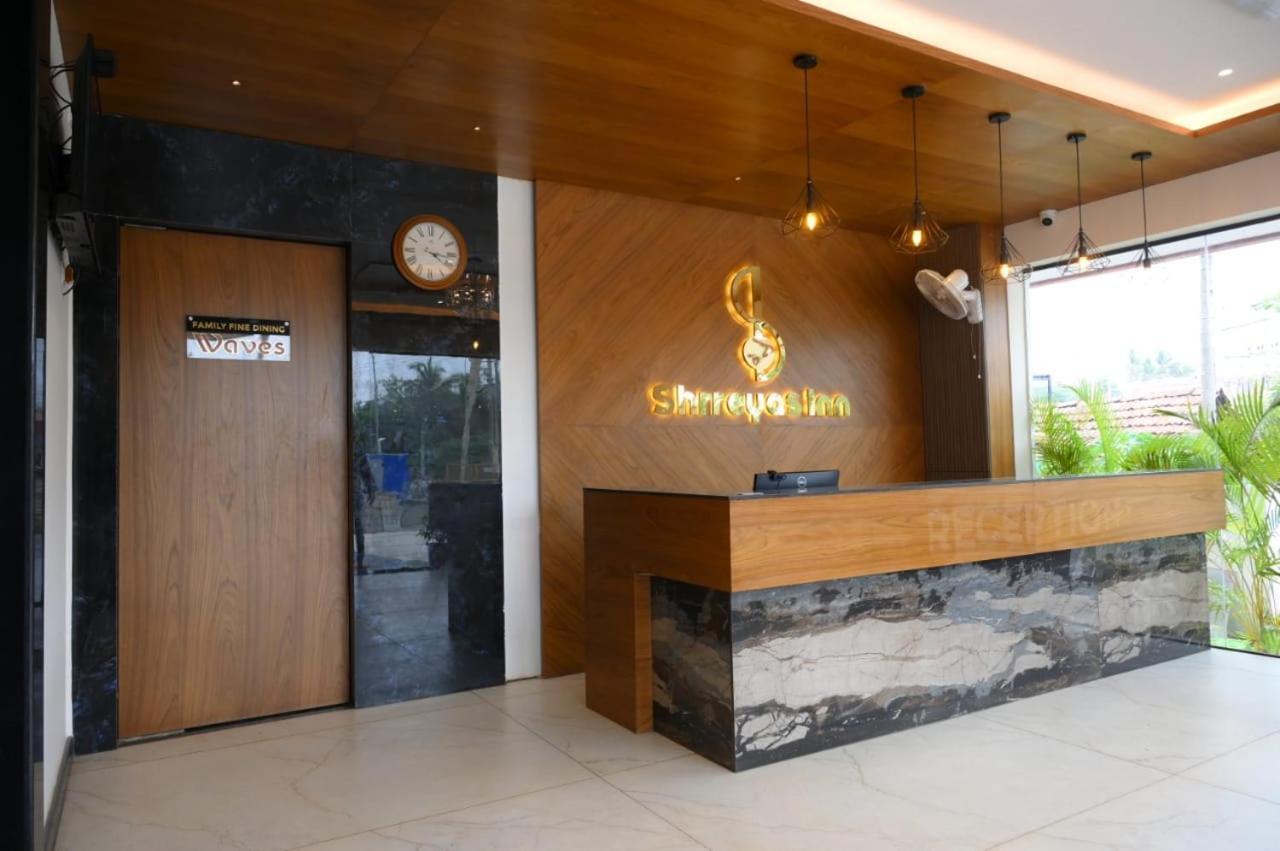 Shrreyas Inn Boarding & Lodging 昆达普拉 外观 照片
