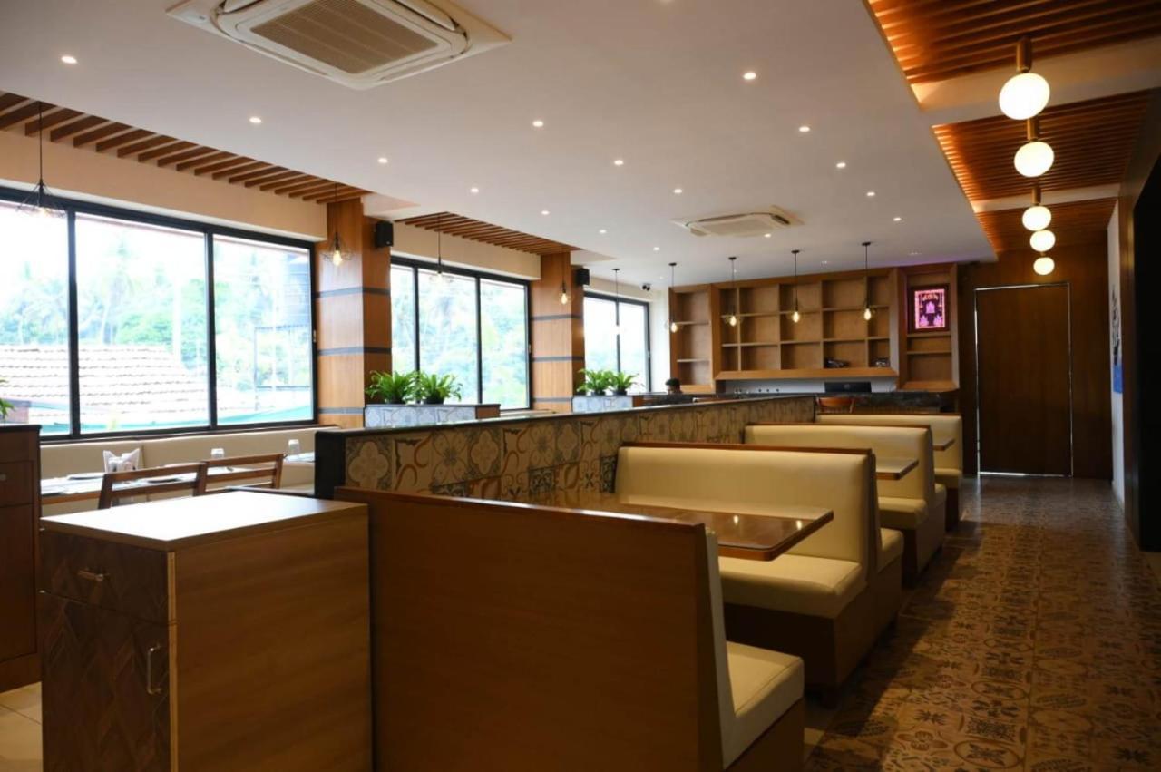 Shrreyas Inn Boarding & Lodging 昆达普拉 外观 照片