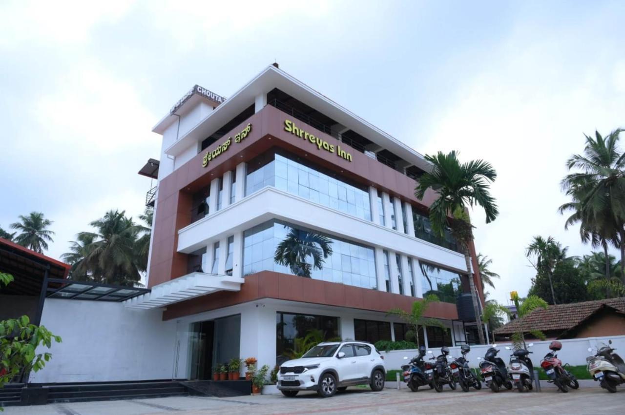 Shrreyas Inn Boarding & Lodging 昆达普拉 外观 照片
