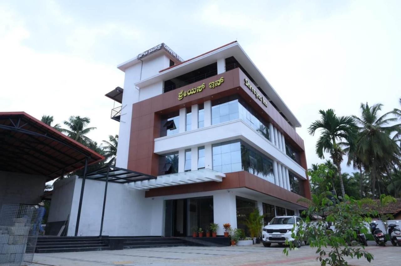 Shrreyas Inn Boarding & Lodging 昆达普拉 外观 照片