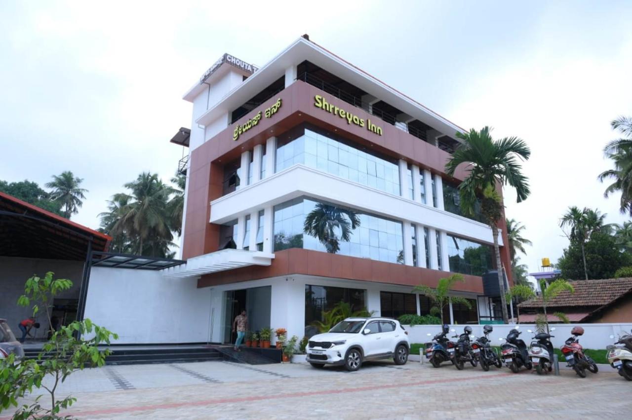 Shrreyas Inn Boarding & Lodging 昆达普拉 外观 照片