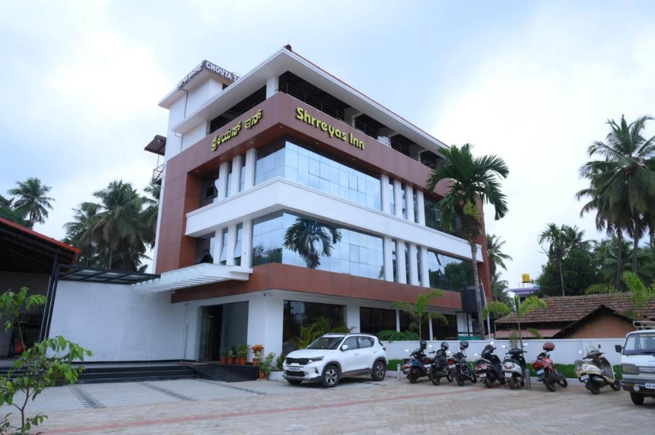 Shrreyas Inn Boarding & Lodging 昆达普拉 外观 照片