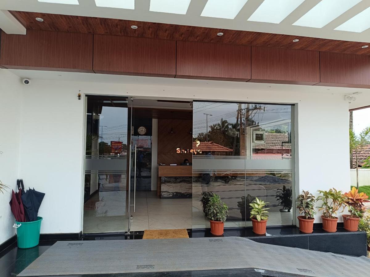 Shrreyas Inn Boarding & Lodging 昆达普拉 外观 照片