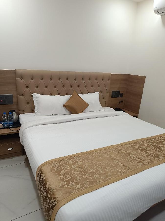 Shrreyas Inn Boarding & Lodging 昆达普拉 外观 照片